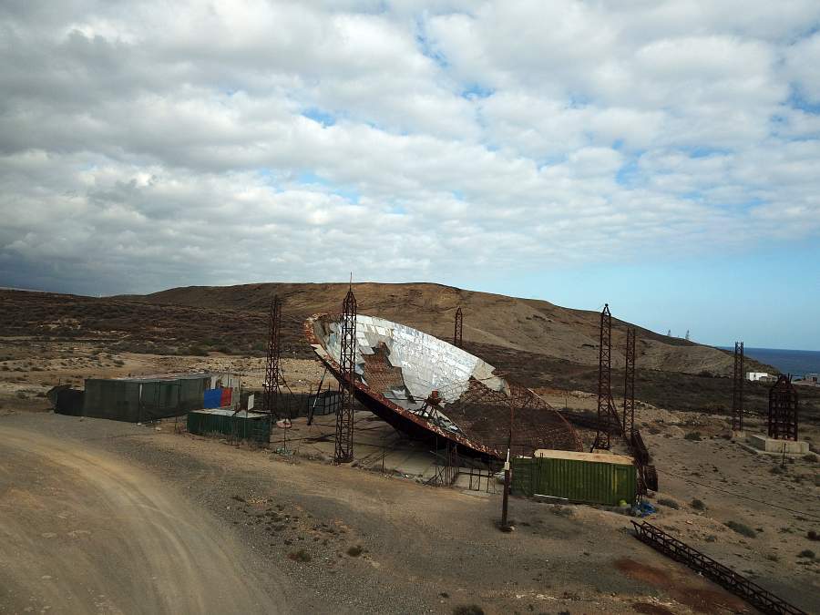 Großer Schrott auf Teneriffa - Riesen Satellitenschüssel ...